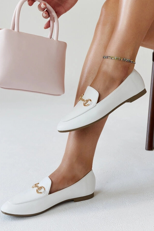 Mokasíny s bielou sponou Erminia