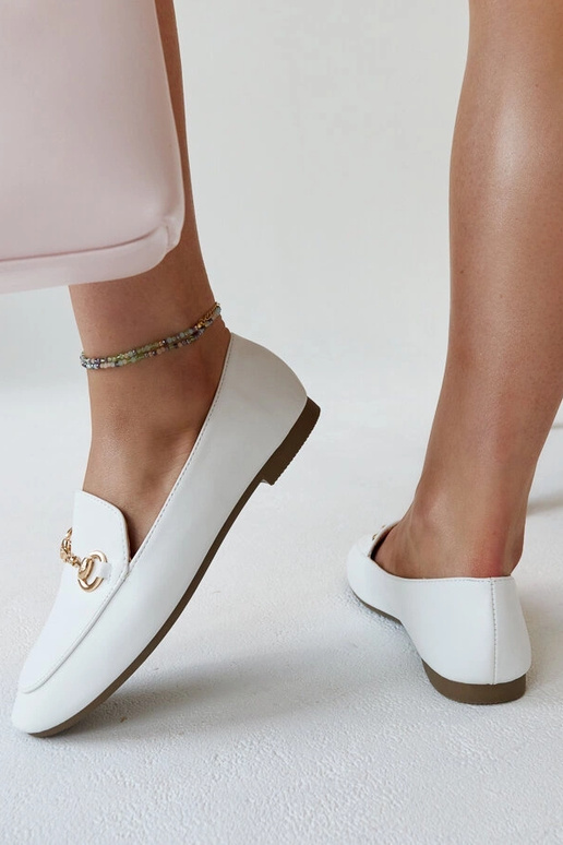 Mokasíny s bielou sponou Erminia