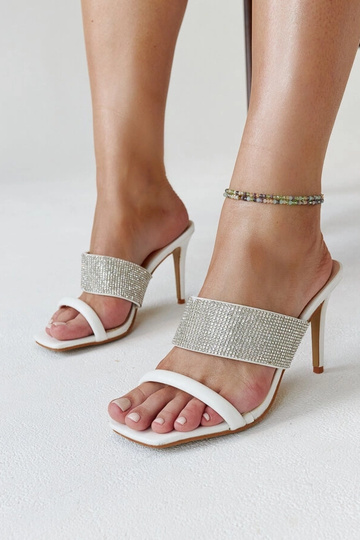 Biele mulice na vysokom...