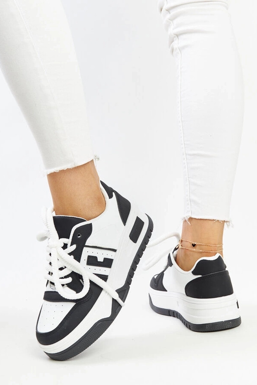 Čiernobiele tenisky s hrubou...