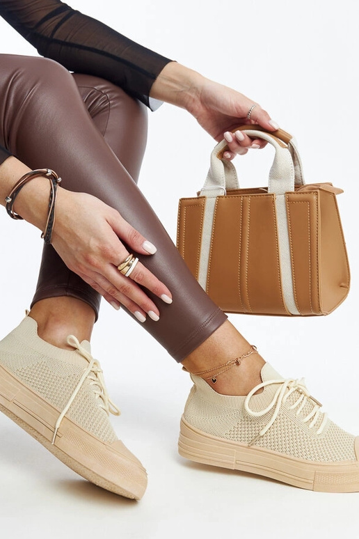 Svetlobéžové ľahké športové tenisky...