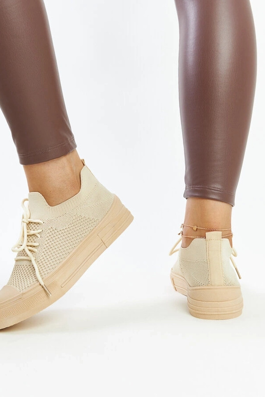 Svetlobéžové ľahké športové tenisky...