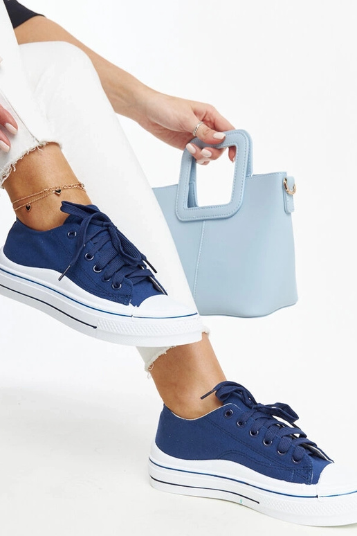 Námornícke tenisky na platforme Anbarin