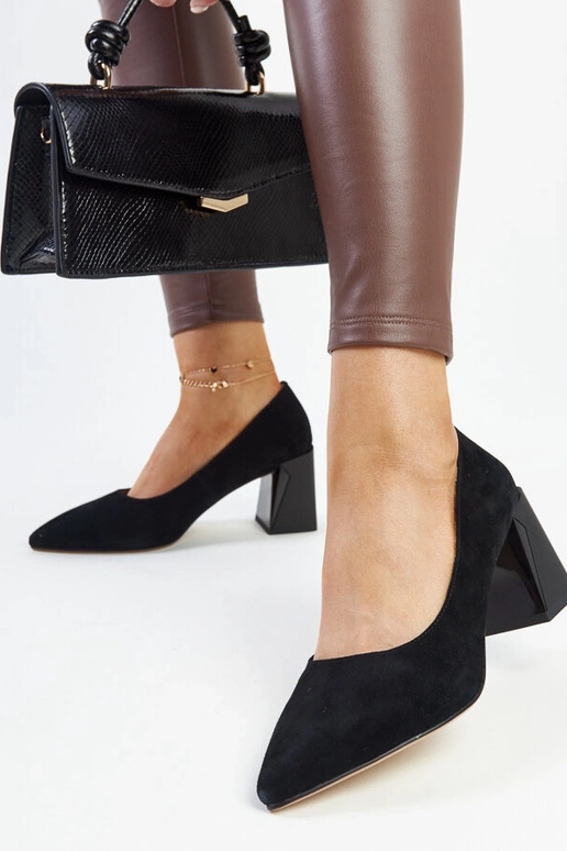 Čierne kožené lodičky na podpätku...