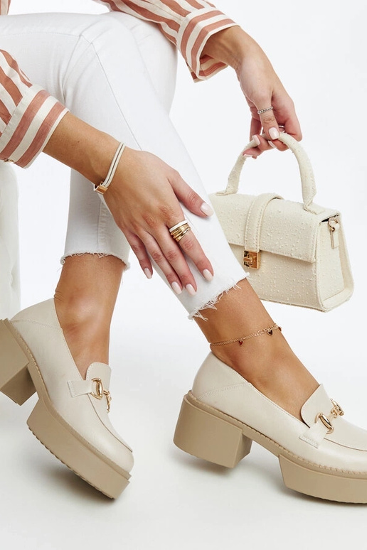 Béžové topánky z ekokože na vysokom...