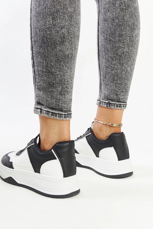 Čiernobiele tenisky s hrubšou...