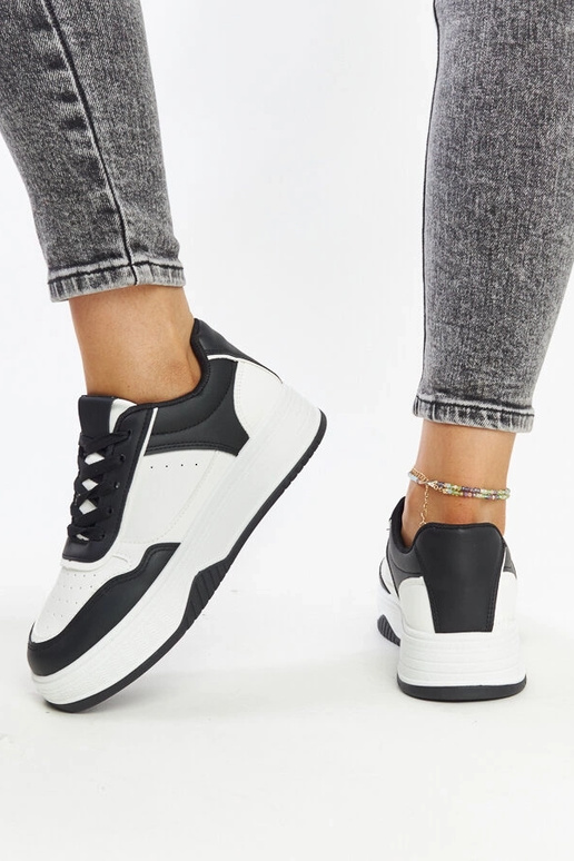 Čiernobiele tenisky s hrubšou...