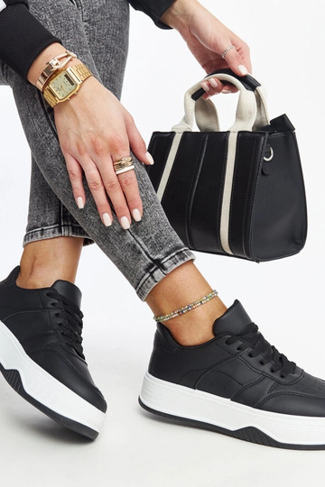 Čierne tenisky s hrubšou... 2