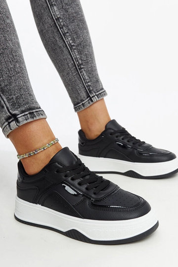 Čierne tenisky s hrubšou...