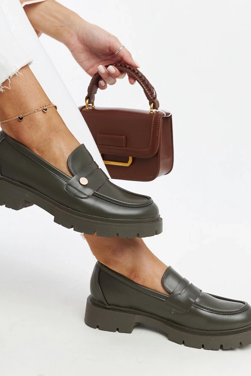 Tmavozelené topánky z umelej kože...