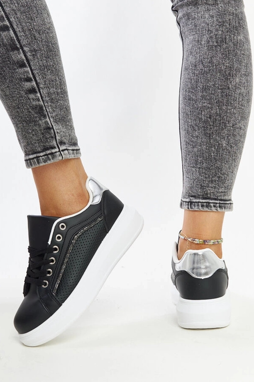 Čierne tenisky s ozdobnými kamienkami...