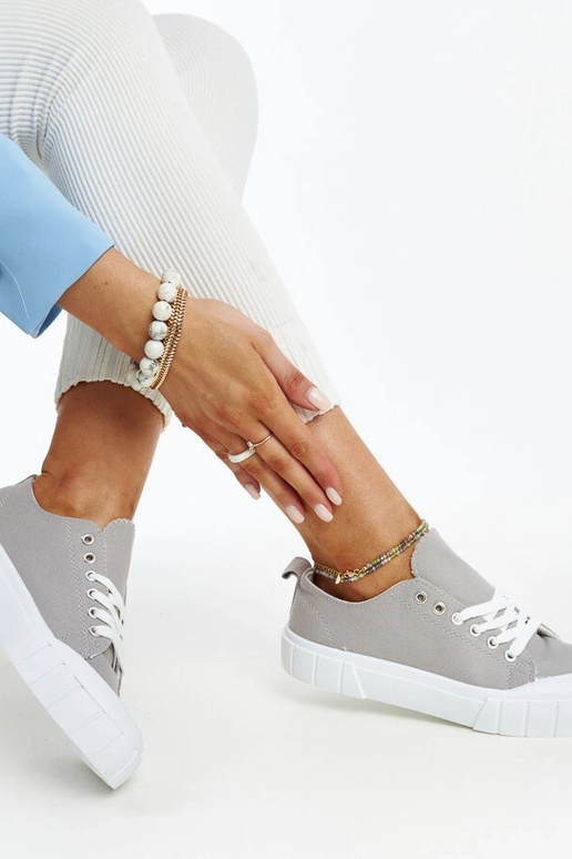 Eduardove sivé látkové tenisky