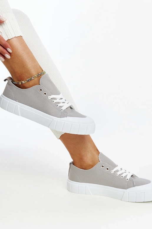 Eduardove sivé látkové tenisky