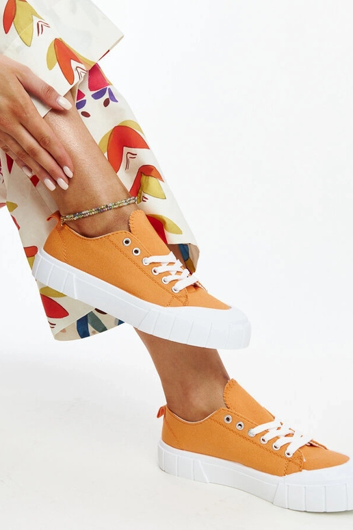 Eduardove oranžové látkové tenisky