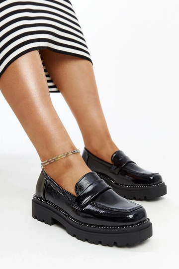 Čierne lakované poltopánky...