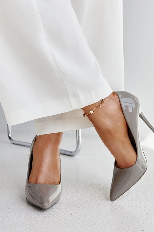 Tmavošedé lakované lodičky s koženou...