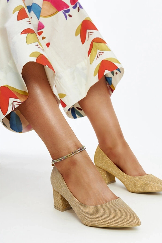 Zlaté lesklé lodičky na podpätku Laity