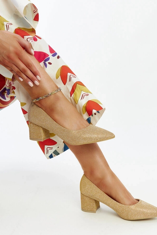 Zlaté lesklé lodičky na podpätku Laity