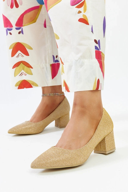 Zlaté lesklé lodičky na podpätku Laity