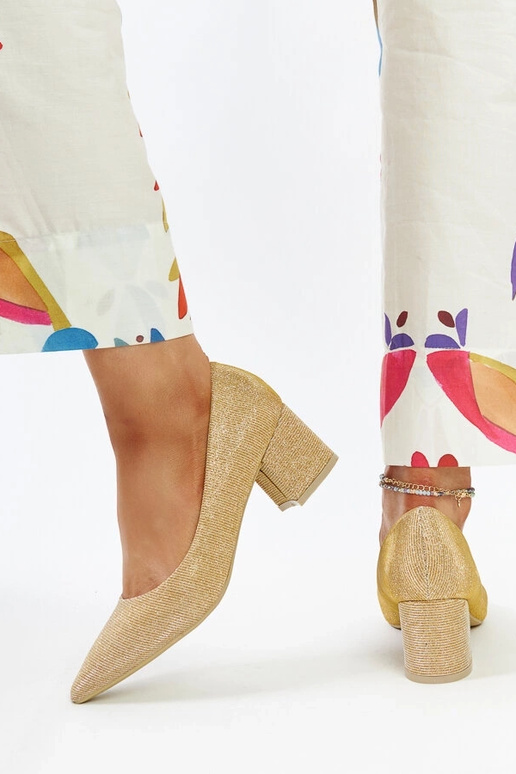 Zlaté lesklé lodičky na podpätku Laity