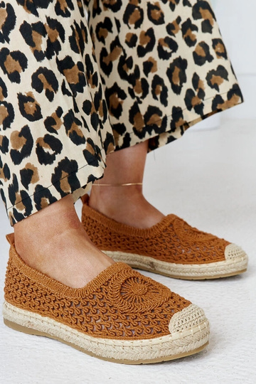Hnedé vyšívané espadrilky...