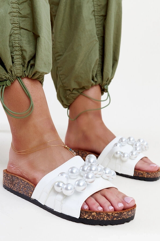 Biele korkové šľapky s korálkami Zlatna