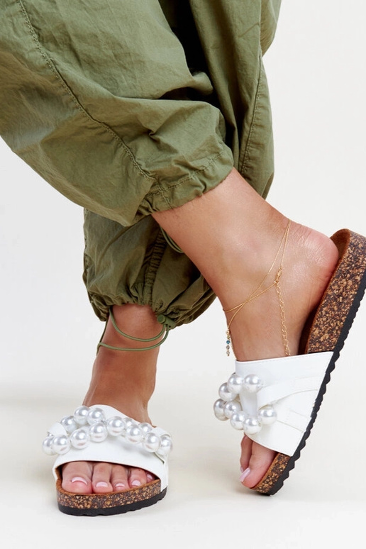 Biele korkové šľapky s korálkami Zlatna