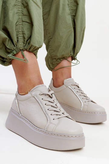 Tmavobéžové kožené sneakersy s kryštálmi Karino 2
