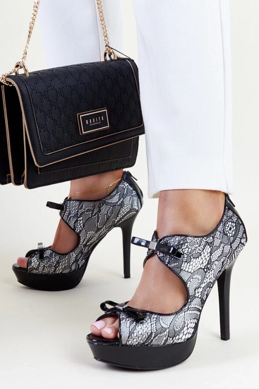 Čiernobiele elegantné podpätky Metla