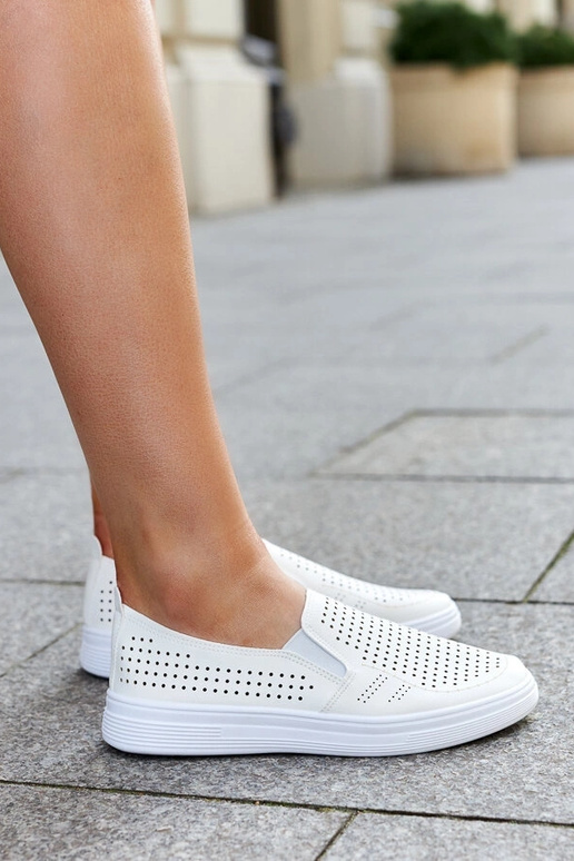 Bežové perforované nazúvacie tenisky...