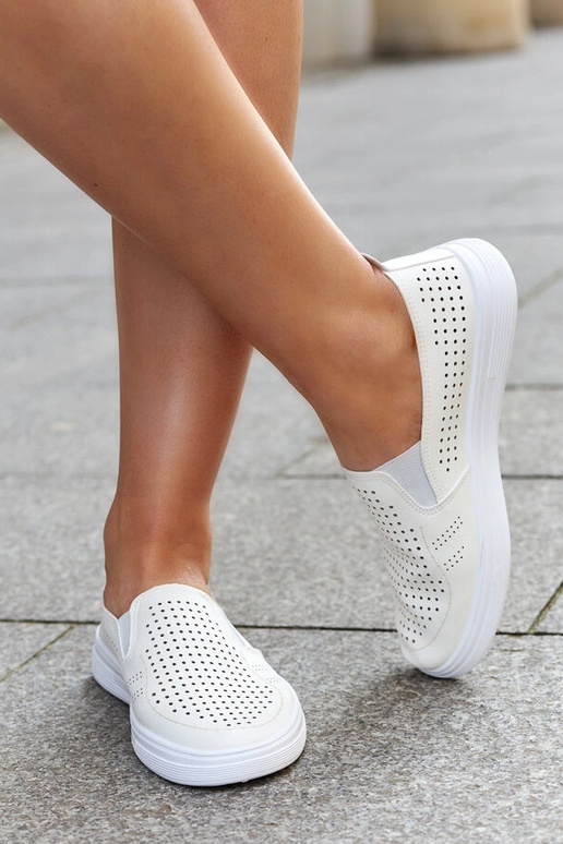 Bežové perforované nazúvacie tenisky...