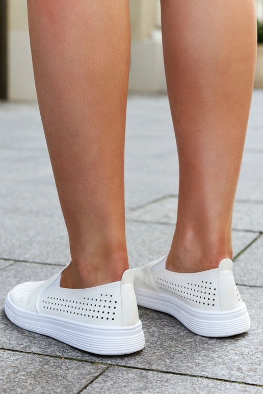 Bežové perforované nazúvacie tenisky...