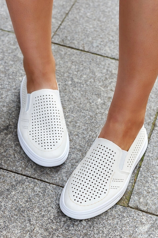 Bežové perforované nazúvacie tenisky...