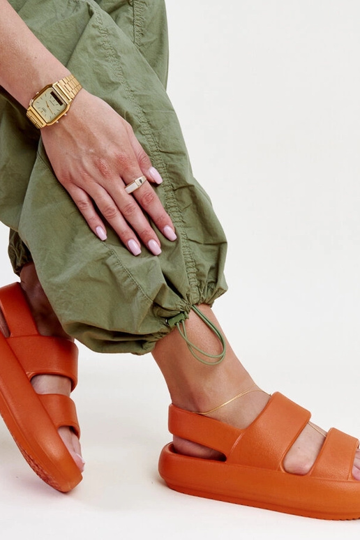 Oranžové sandále Attiana