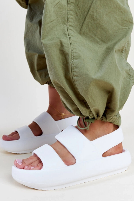 Biele sandále značky Attiana