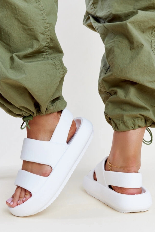 Biele sandále značky Attiana