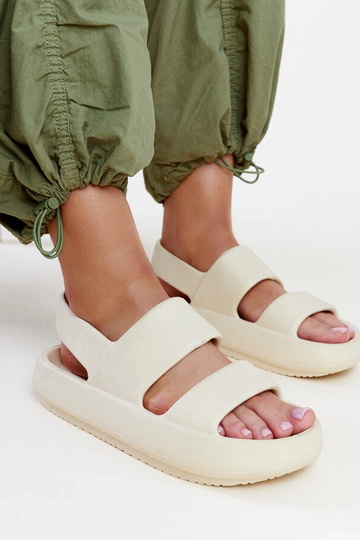 Béžové sandále Attiana