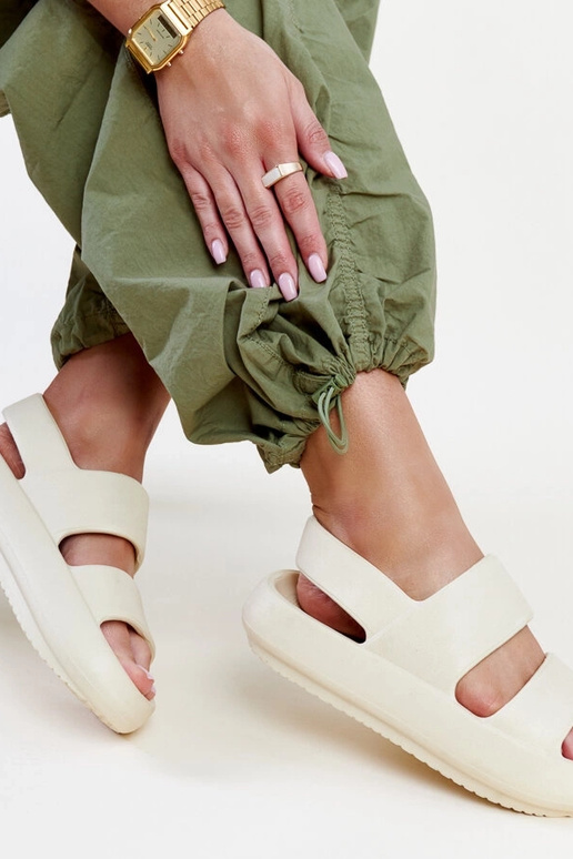 Béžové sandále Attiana