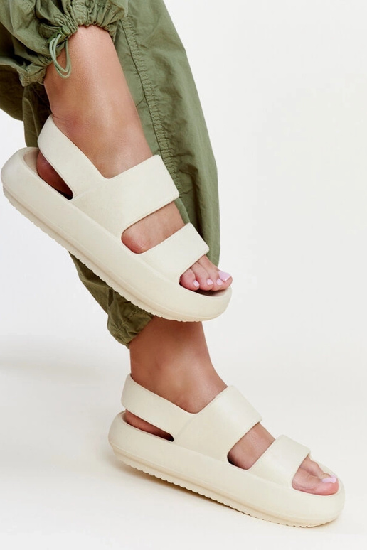 Béžové sandále Attiana