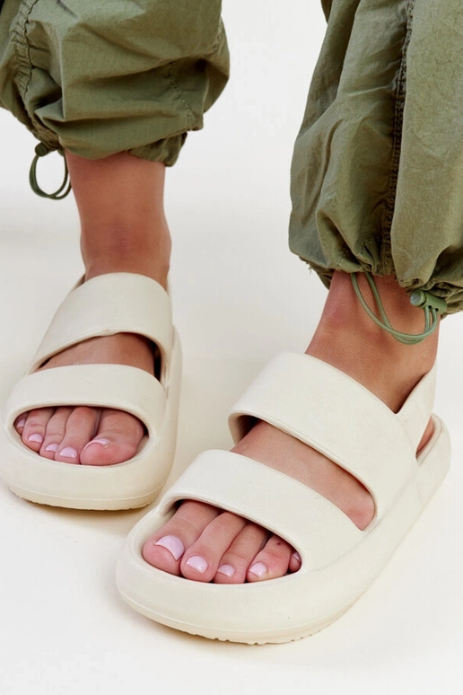 Béžové sandále Attiana