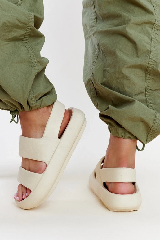 Béžové sandále Attiana