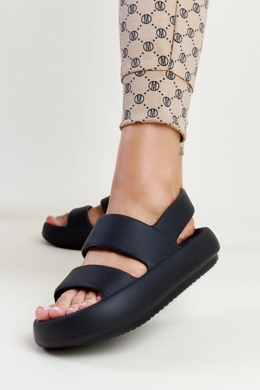 Čierne sandále Attiana