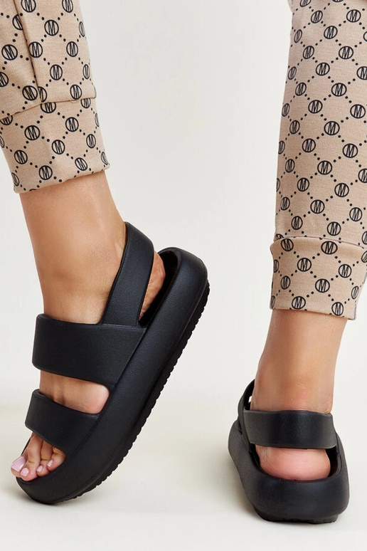 Čierne sandále Attiana