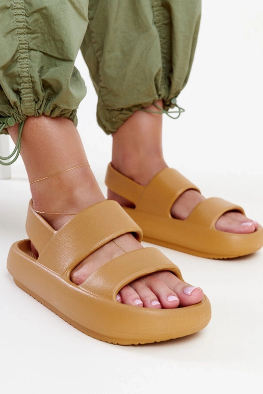 Hnedé sandále Attiana