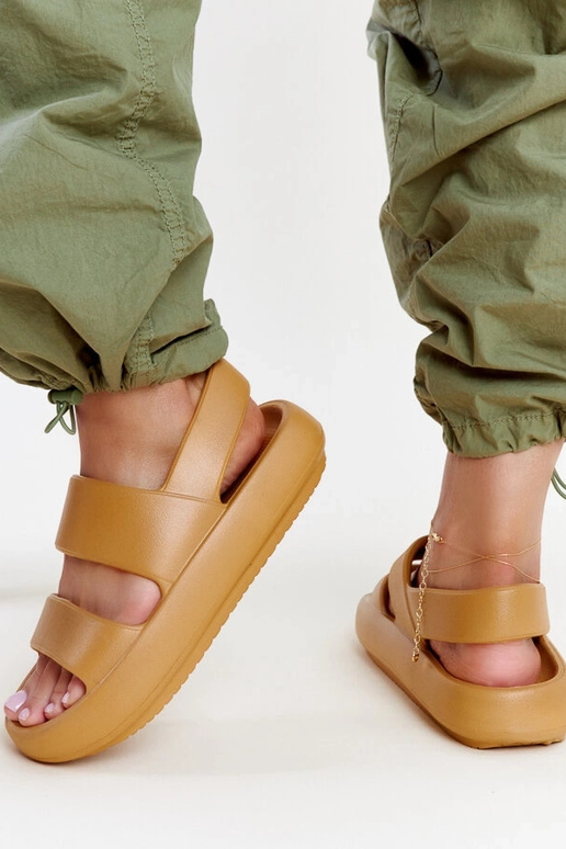 Hnedé sandále Attiana