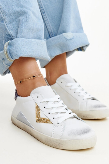 Biele tenisky s "obnoseným"...