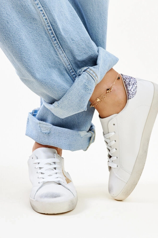 Biele tenisky s "obnoseným" efektom...