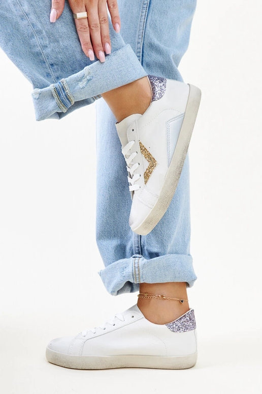 Biele tenisky s "obnoseným" efektom...