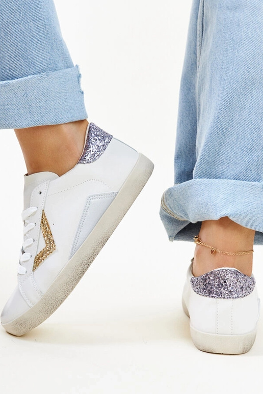 Biele tenisky s "obnoseným" efektom...