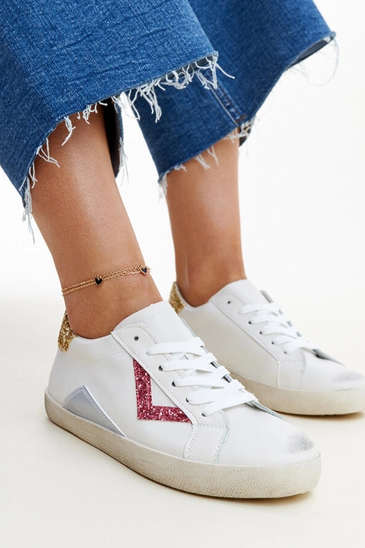 Biele tenisky s "obnoseným" efektom...